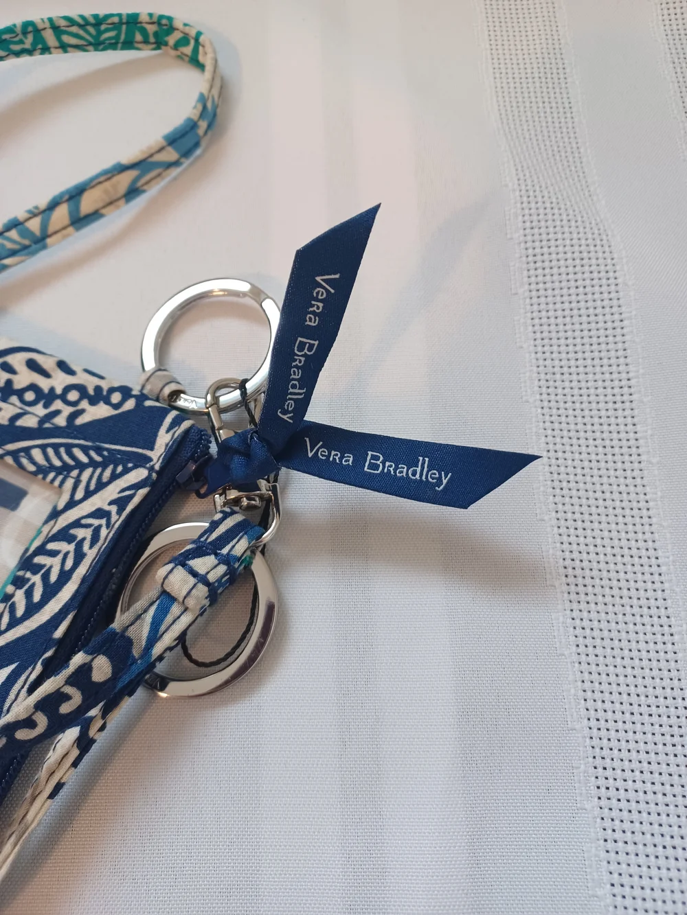EUC Vera Bradley Zip ID Case/wallet & Lanyard Set - Retired Santiago Pattern